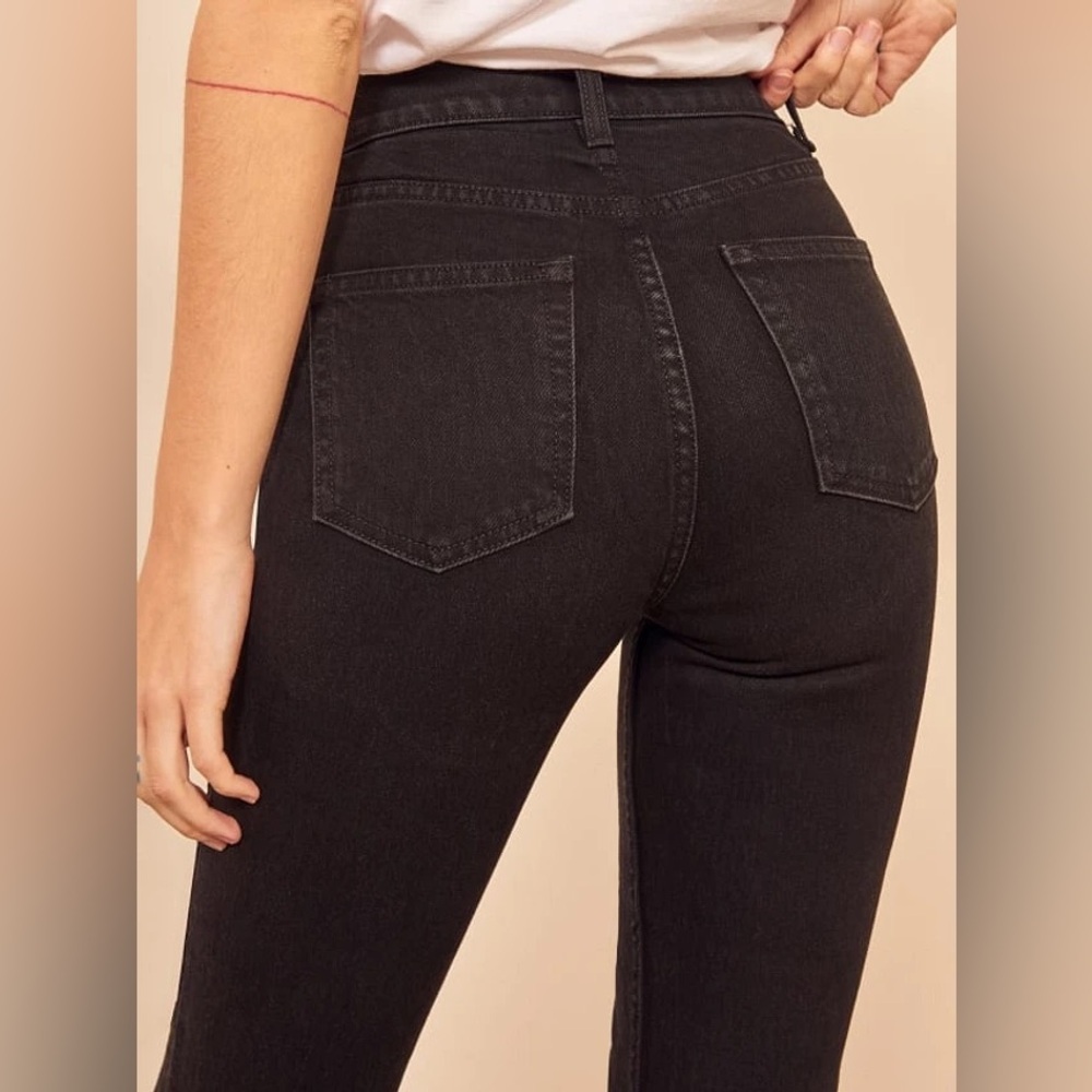 REFORMATION High-rise straight crop Liza Jean in faded black - Picture 2 of 8